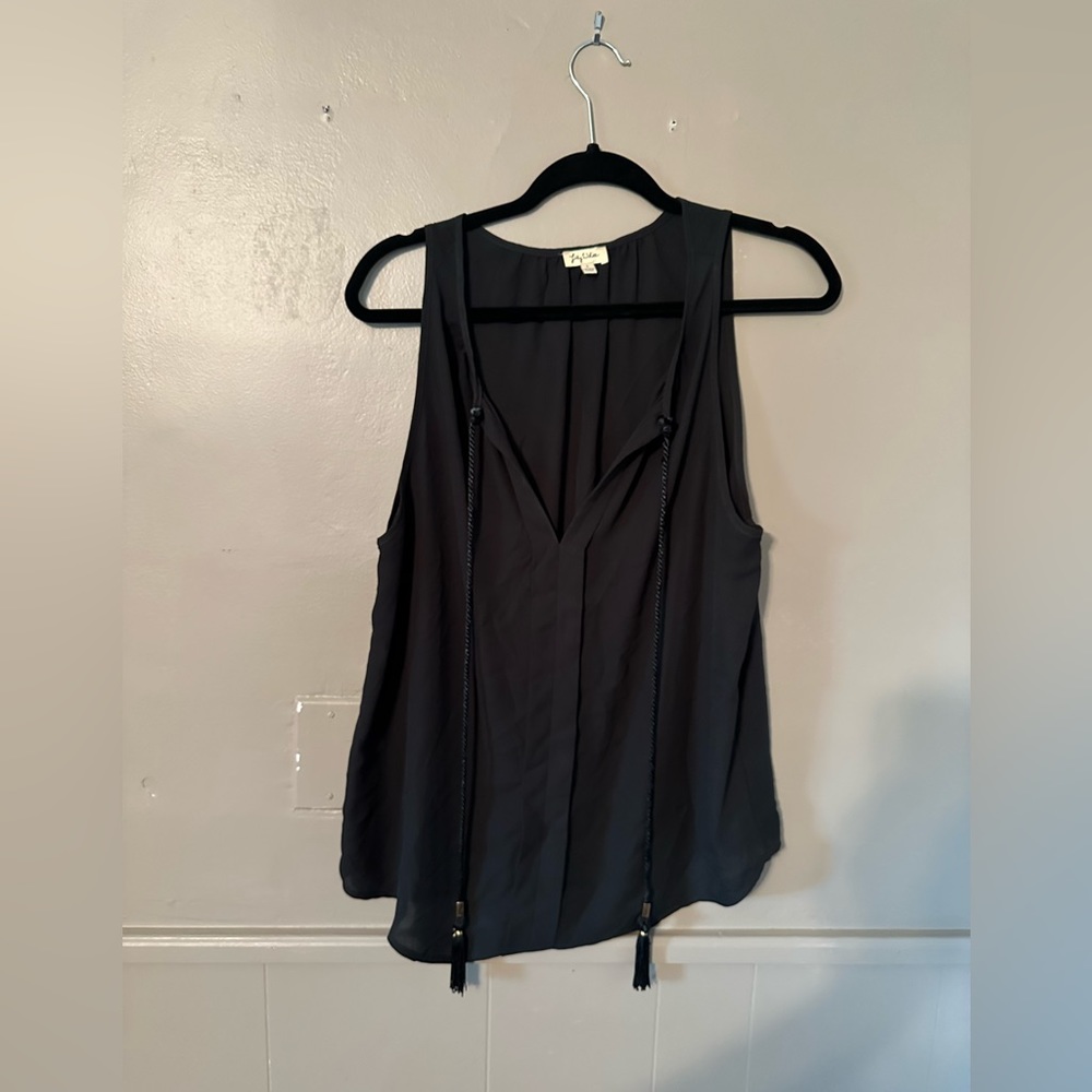 Tassel sleeveless blouse.